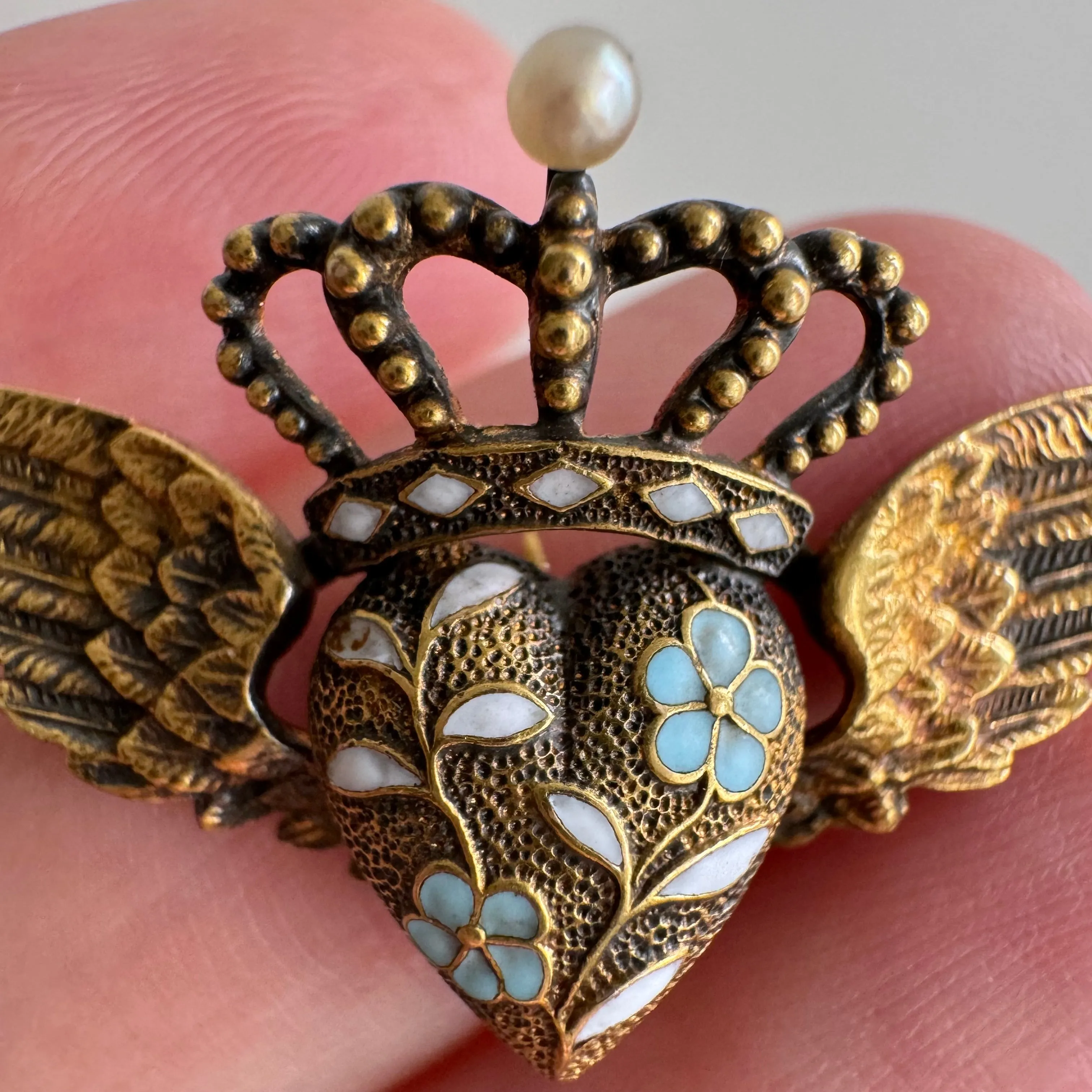 A N T I Q U E // love in flight / 10k and enamel winged and crowned heart / a conversion necklace