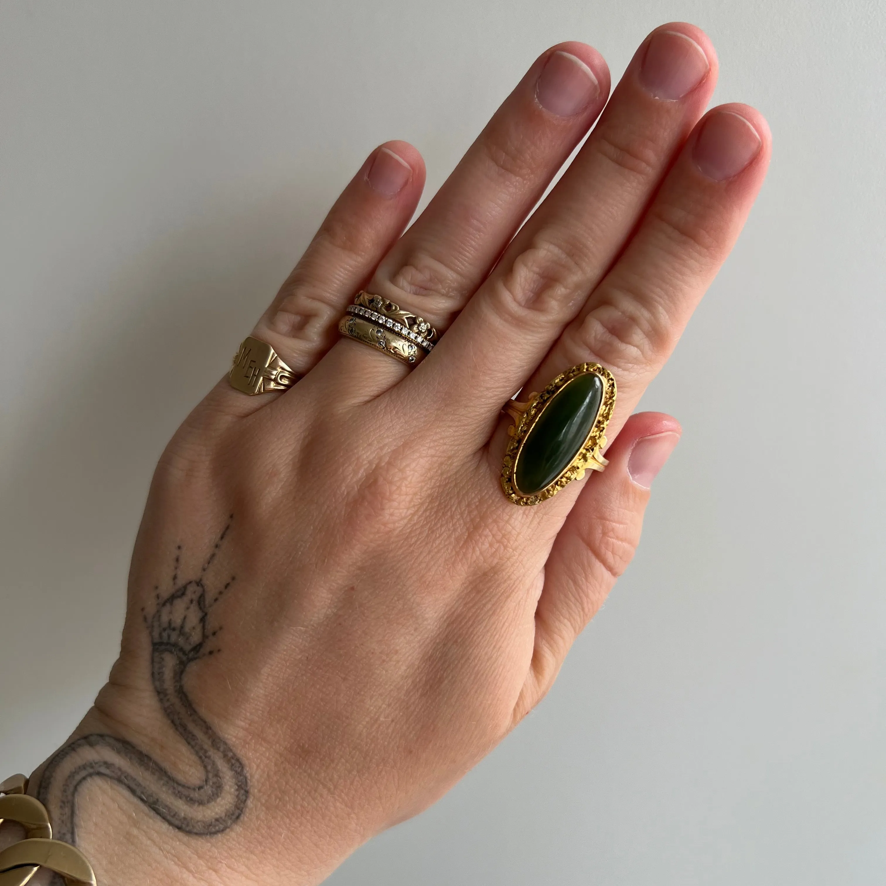 A N T I Q U E // nugget frame / 10k gold and Jade ring with gold nugget details / size 8.5