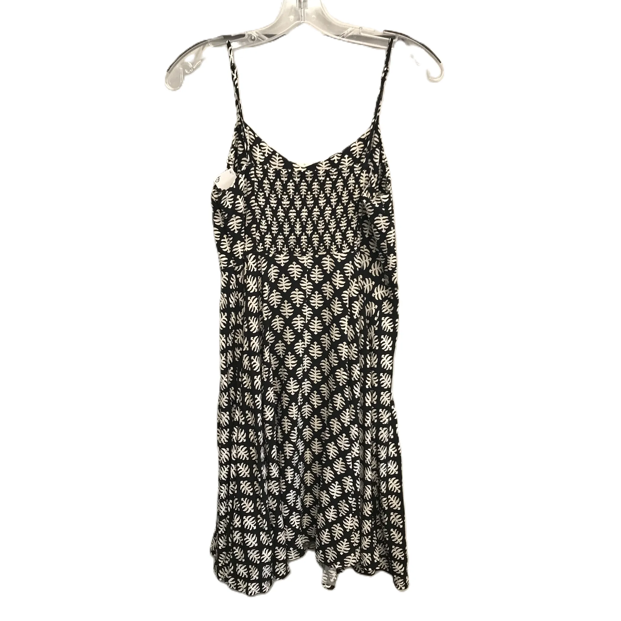 Black & White Dress Casual Short By Old Navy, Size: M