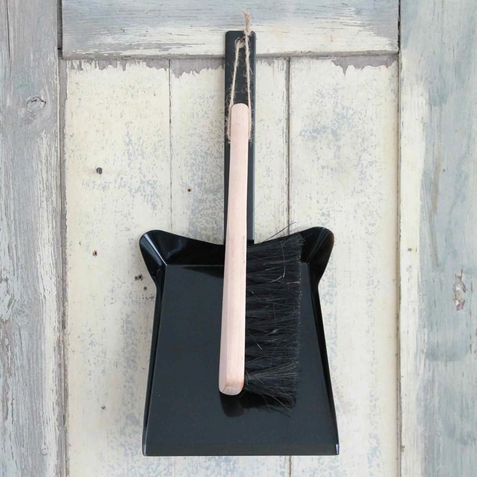 Black Dustpan & Brush Set