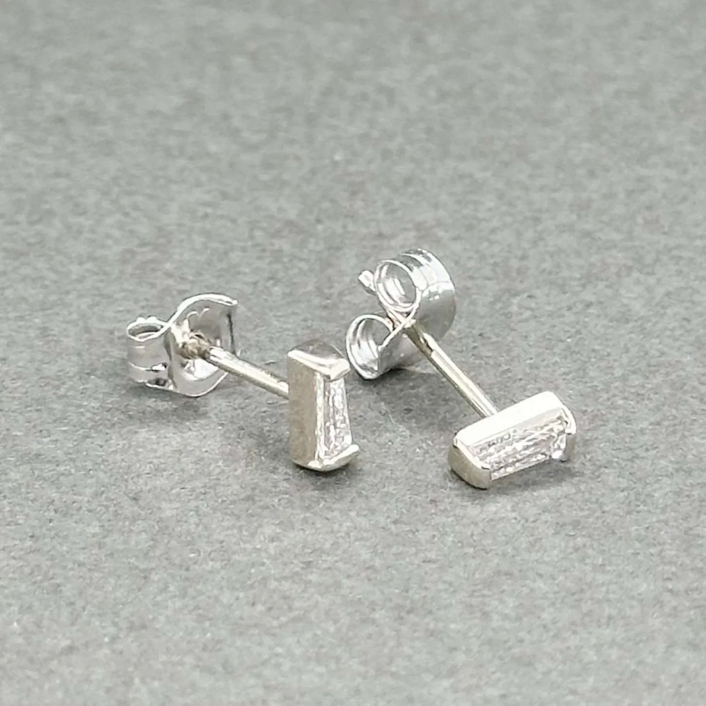 Estate 14K W Gold 0.14ctw G-H/VS1-2 Baguette Diamond Stud Earrings