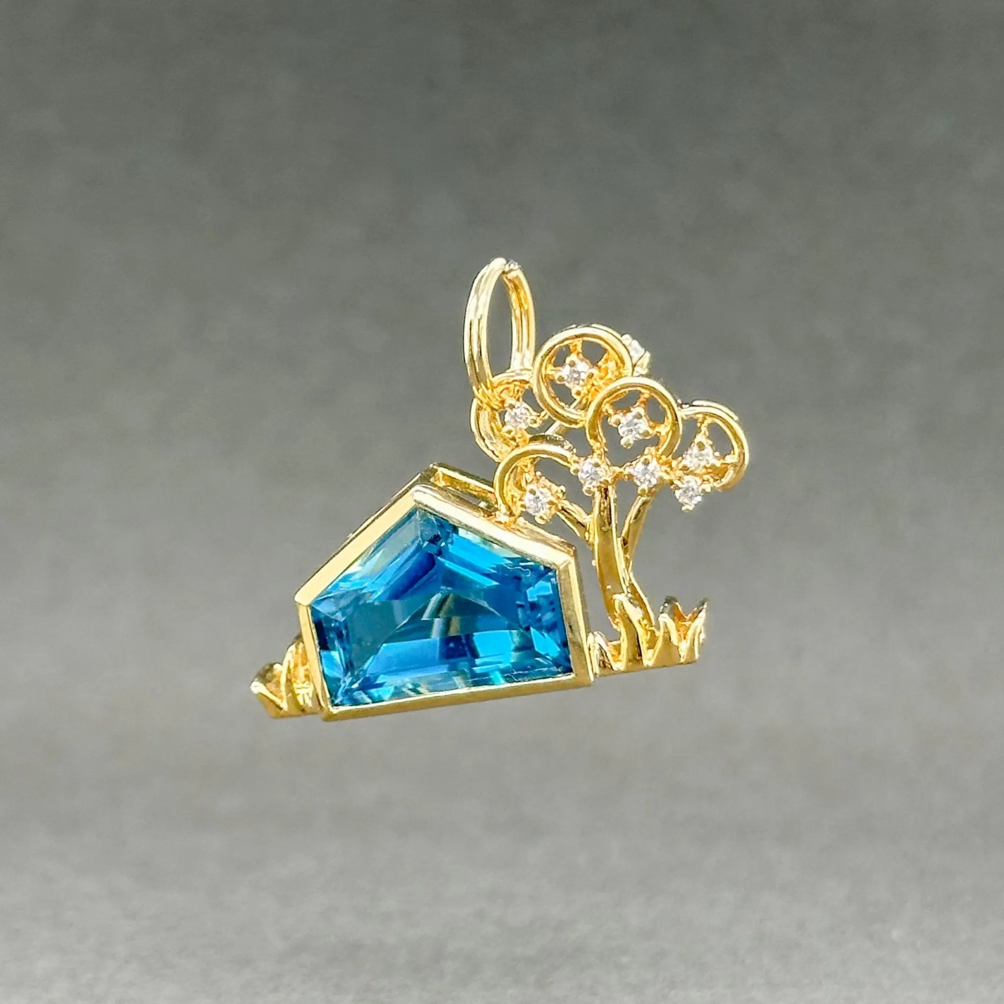 Estate 18K Y Gold 3.35ct Blue Topaz & 0.10ctw G-H/SI1-2 Diamond Pin/Pendant