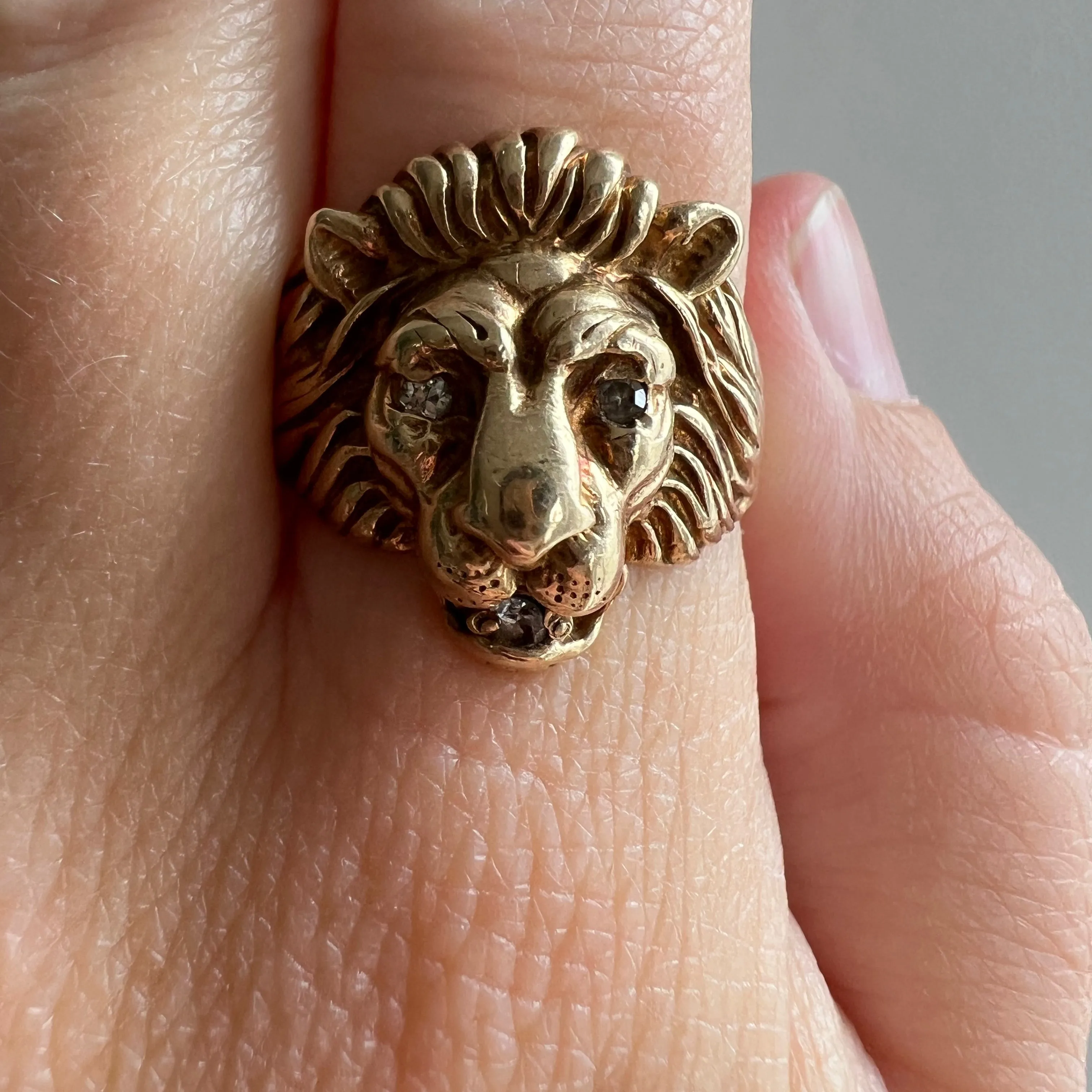 V I N T A G E // diamond snack / 10k plumb yellow gold with diamonds / lion face ring / size 9