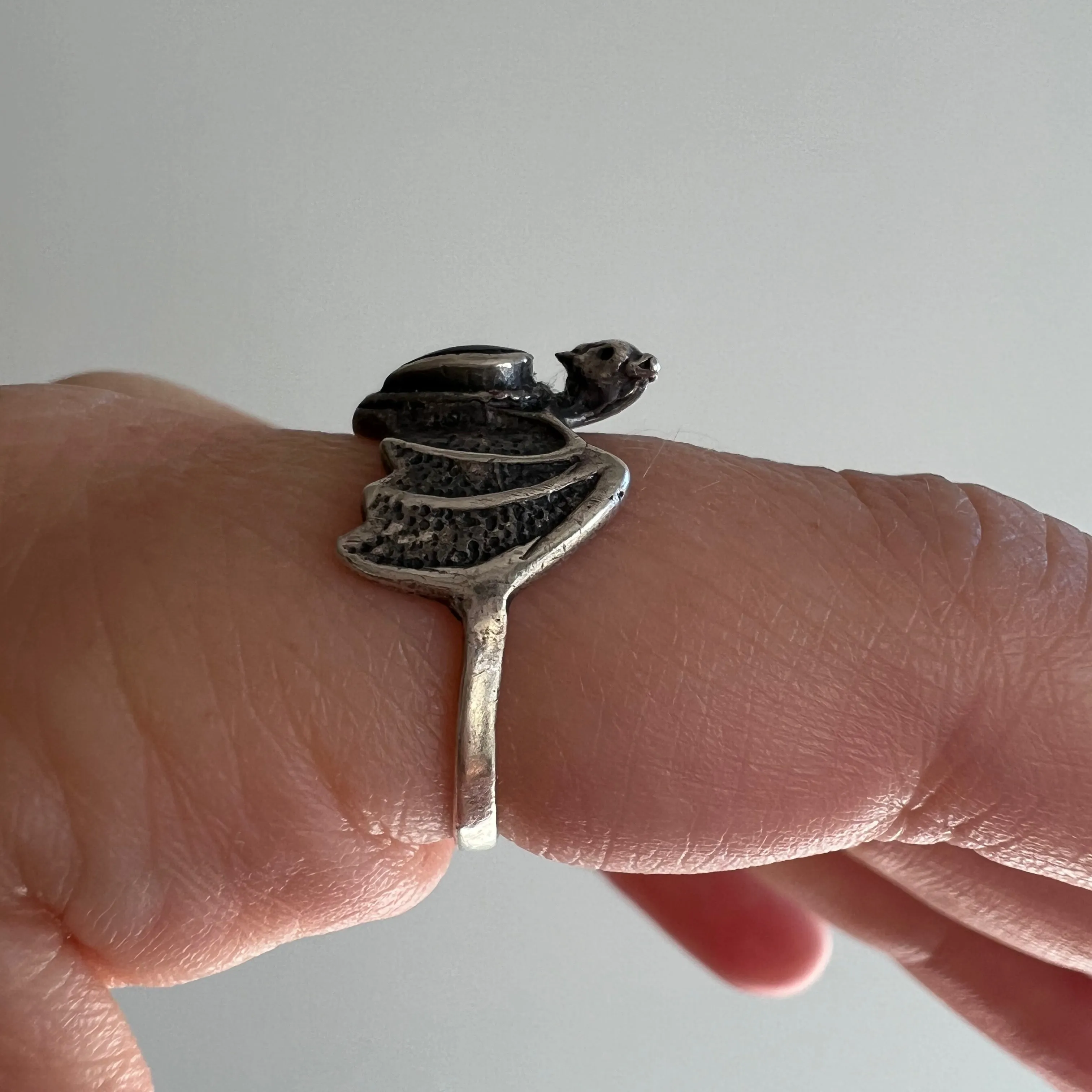 V I N T A G E // flight mammal / sterling silver and black stone bat ring / size 5.75-6