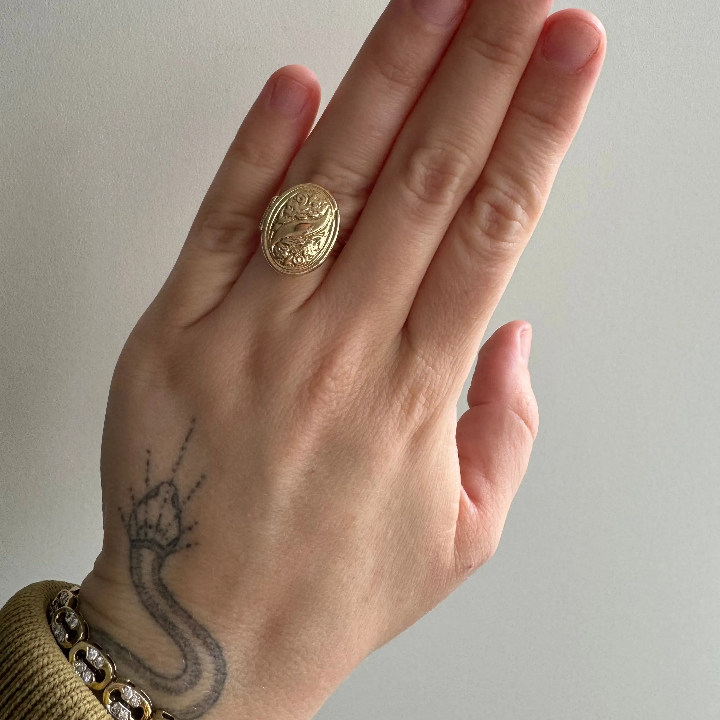 V I N T A G E // for memories and spells / 10k yellow gold locket ring / size 4.75 to 5