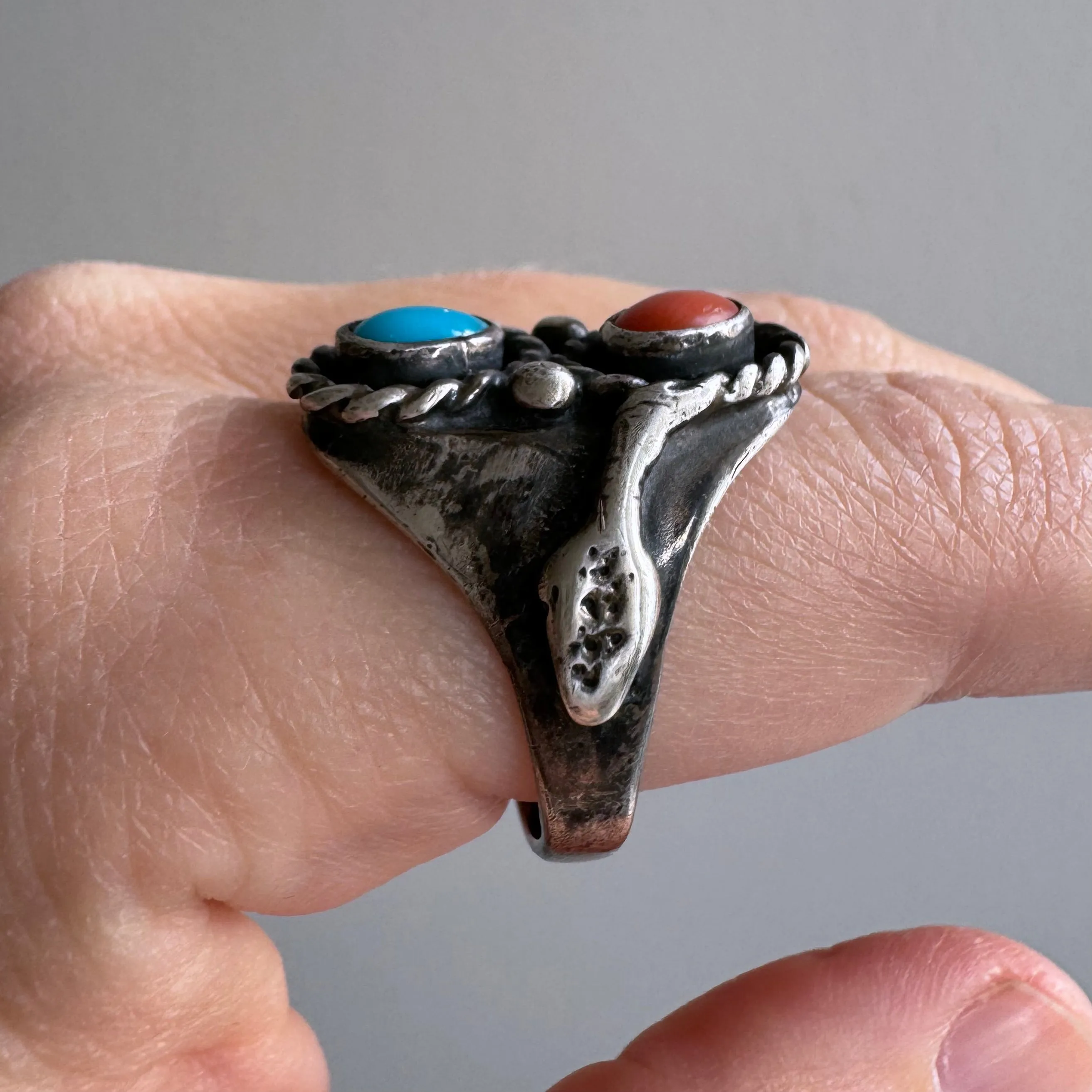 V I N T A G E // secret snake / sterling silver turquoise and coral ring with a sneaky snake / size 9.75